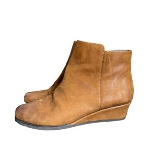 Chocolat Blu Kacy Wedge Bootie size 7.5